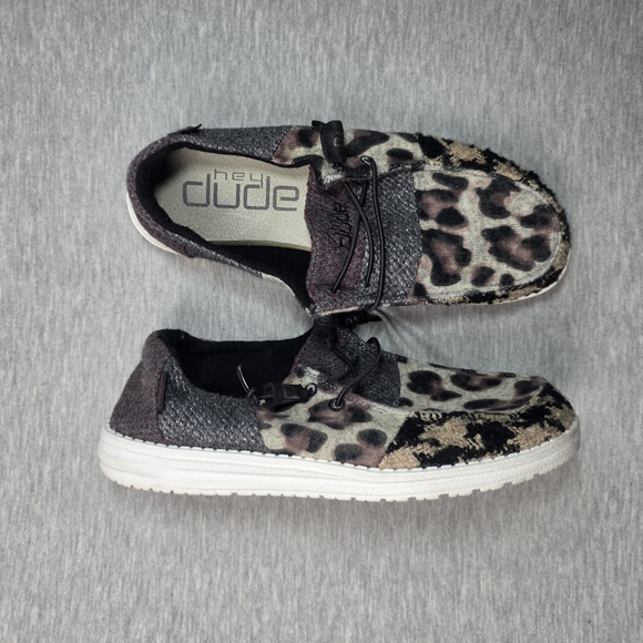 Hey Dude Animal Print Womens Size 8 Casual Shoes - Picture 2 of 6